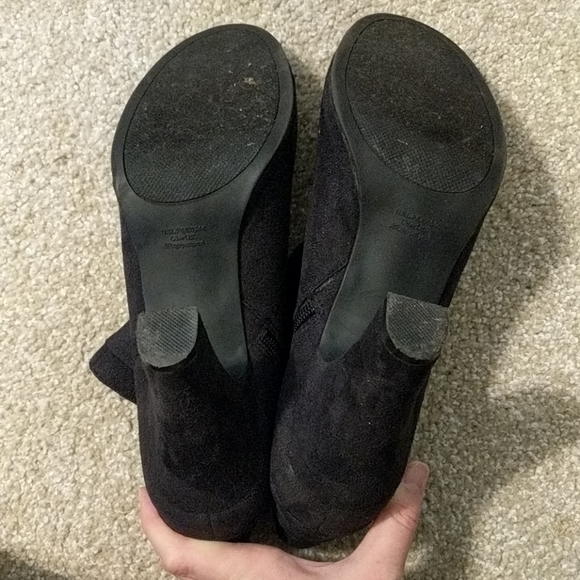 Black suede booties - Picture 2 of 2